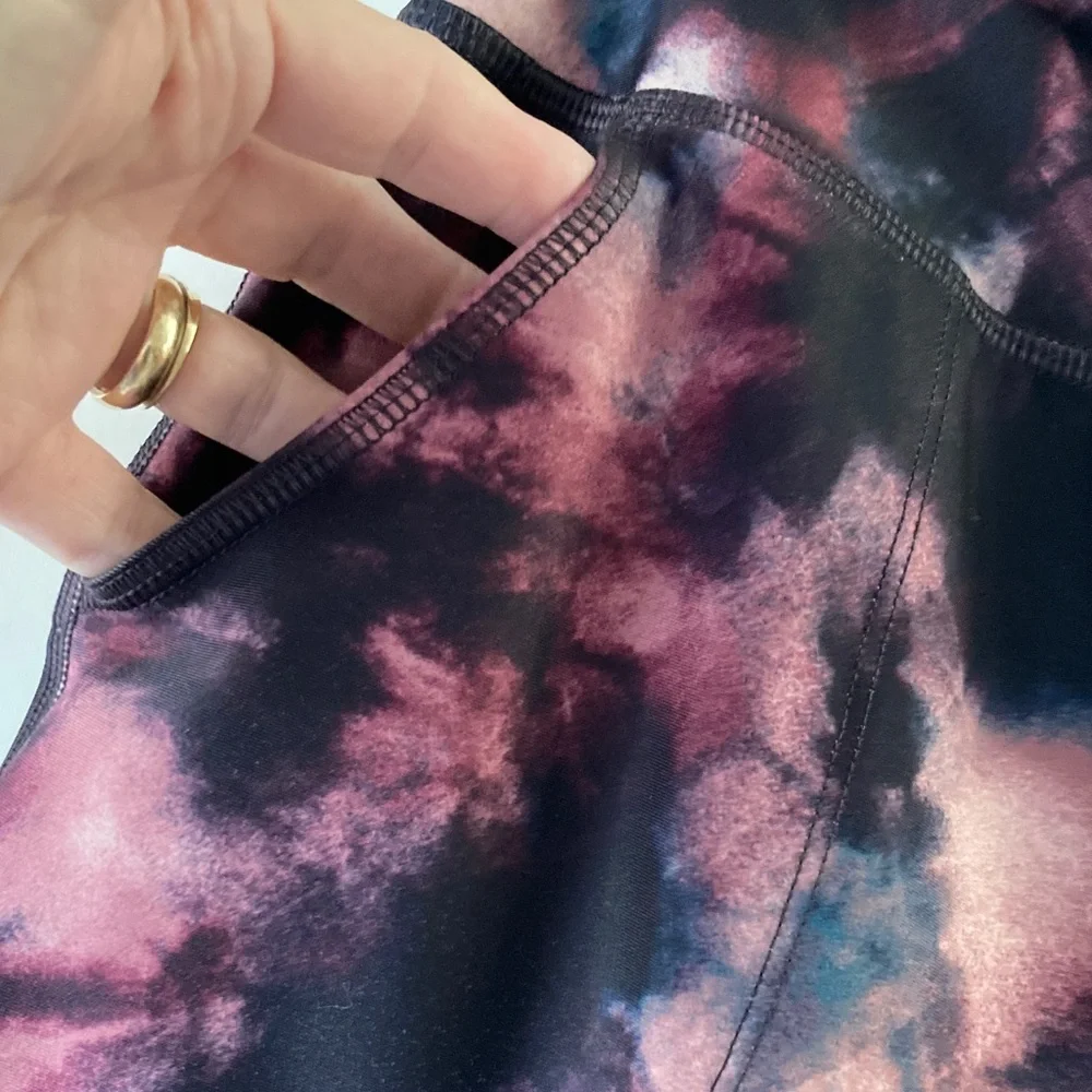 Old Navy Active High-Rise Jogger in Black and Purple